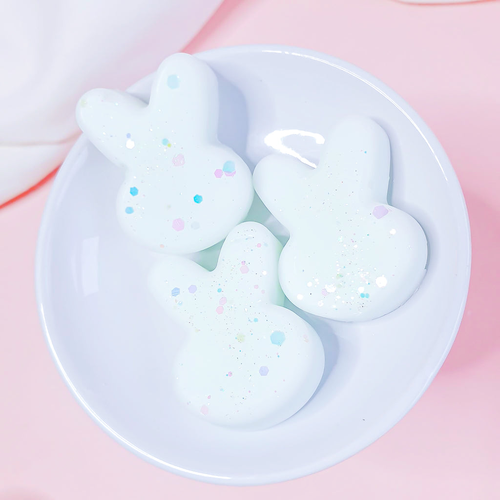 Gentle Bunny wax melts with fresh cucumber and floral notes

Soft velvet rose and jasmine wax melts by Scent Bunny

Warm amber home fragrance wax melts for relaxation

Refreshing herbal and floral wax melts for calming spaces

Elegant floral wax melts with a comforting amber base