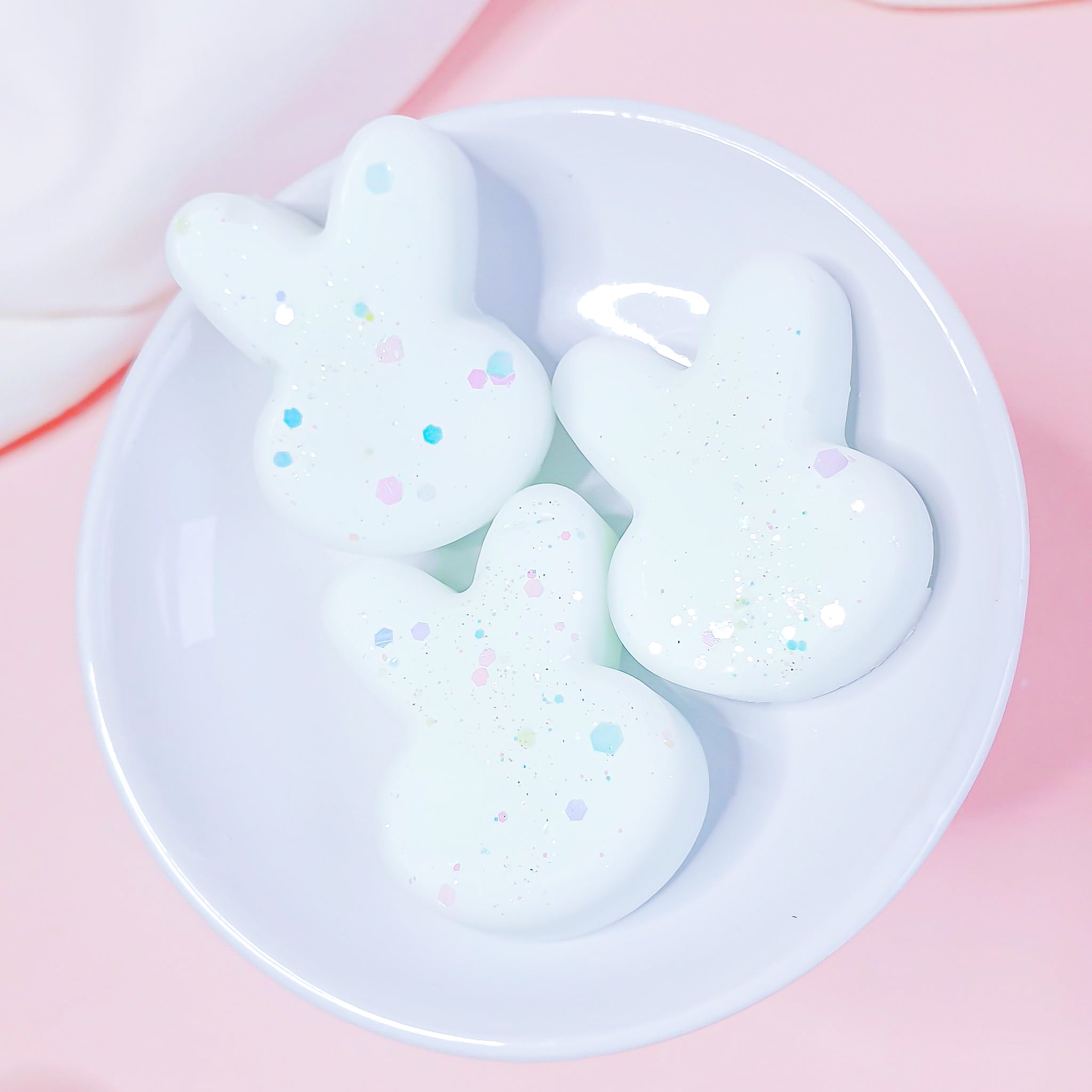 Gentle Bunny wax melts with fresh cucumber and floral notes

Soft velvet rose and jasmine wax melts by Scent Bunny

Warm amber home fragrance wax melts for relaxation

Refreshing herbal and floral wax melts for calming spaces

Elegant floral wax melts with a comforting amber base