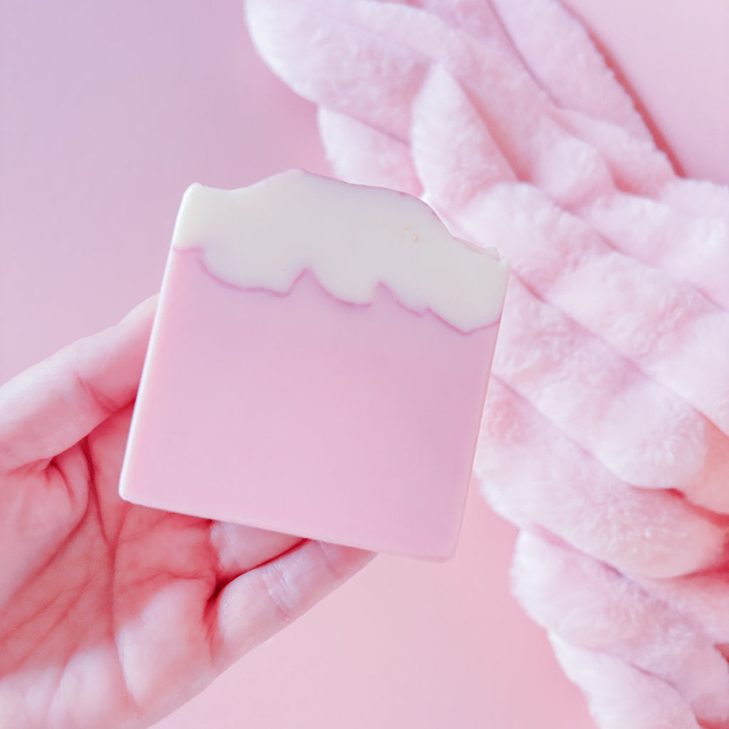 Light and sophisticated wax melts for living spaces