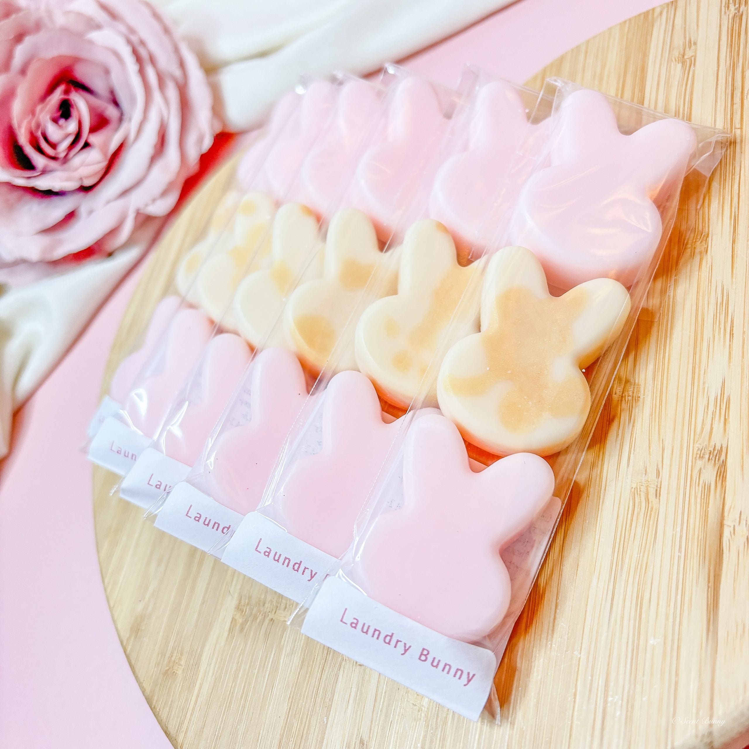 Laundry Bunny clean linen wax melts

Fresh and cozy laundry scent wax melts

Floral citrus vanilla bunny wax melts

Comforting home fragrance melts for laundry lovers

scent bunny Belfast wax melts
