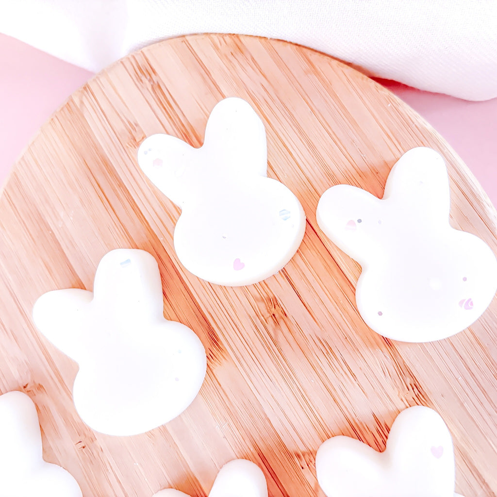 Fresh home fragrance wax melts Belfast – Báinín Bunny, Irish inspired wax melts UK – Báinín Bunny, fresh spring woods wax melts by Scent Bunny, handmade luxury wax melts Belfast, comforting home fragrance wax melts – Báinín Bunny.