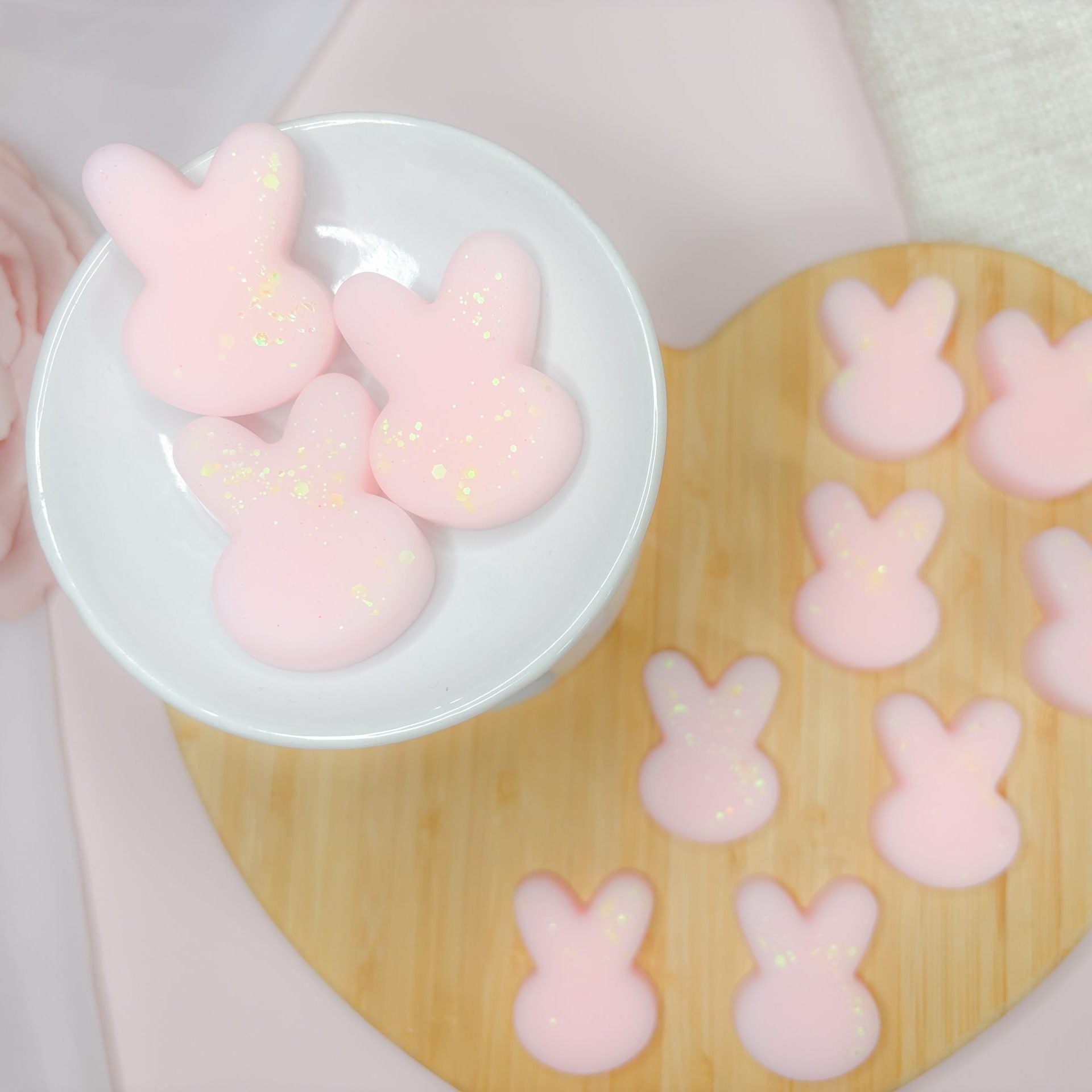 Pineapple Bunny wax melts – Pineapple, lime & red berry blend – Cheerful tropical fragrance Belfast

Pineapple Bunny fragrance – Handmade fruity home scent UK – Pineapple vanilla wax melts for summer freshness