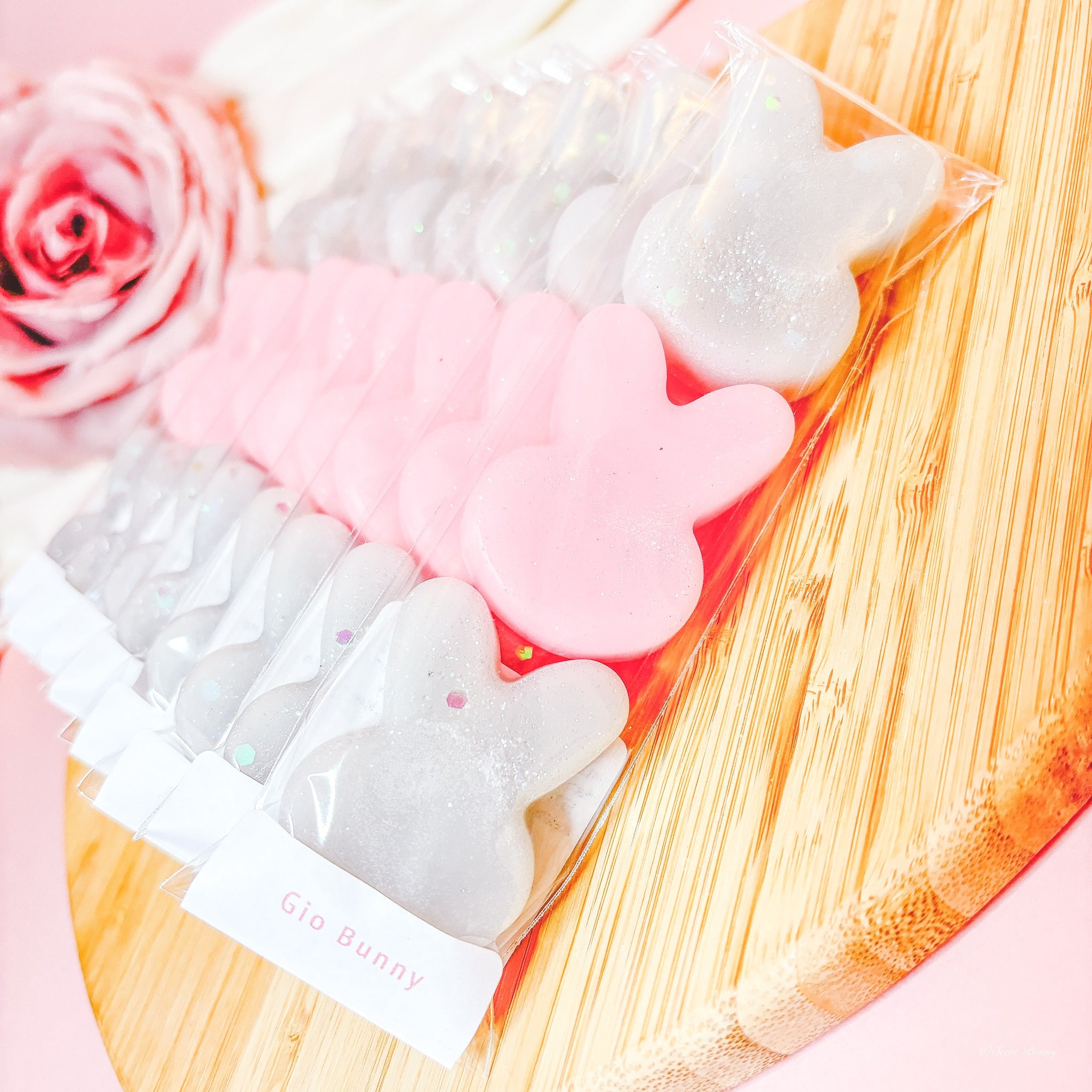 Refreshing masculine wax melts Belfast – Gio Bunny, coastal scent wax melts UK – Gio Bunny, citrus and sea salt wax melts by Scent Bunny, handmade luxury masculine wax melts, fresh coastal home fragrance.