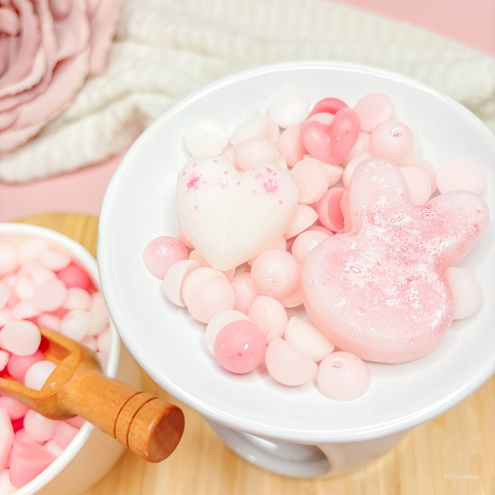 Quartz Bunny - Scent BunnyFilled cracker