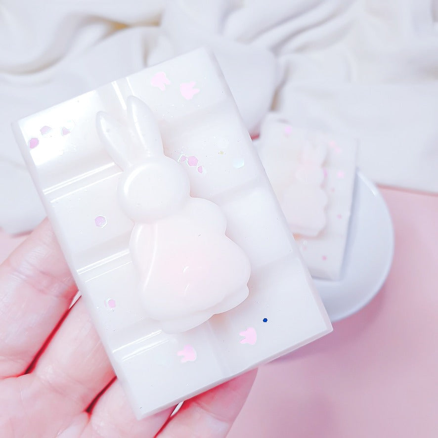 Bunny Macaroons wax melts UK – Buy wax melts online – Sweet almond and coconut French dessert fragrance