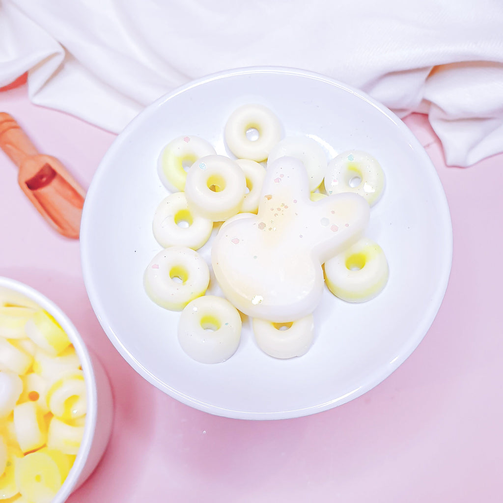 Handmade creamy banana wax melts by Scent Bunny