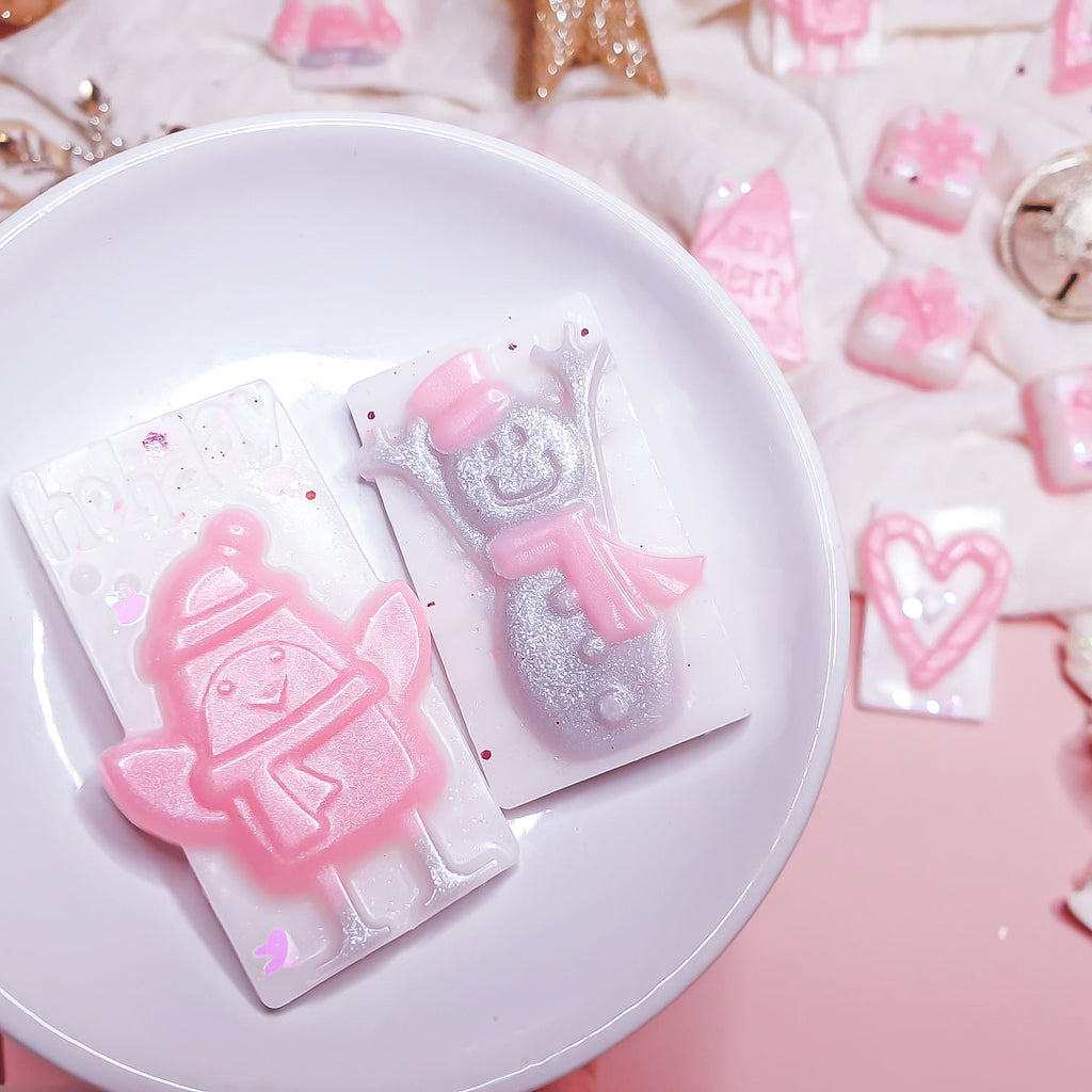 Cozy and elegant Hinched Bunny wax melts from Belfast, featuring winter floral and musk notes, handmade warming floral wax melts by Scent Bunny, creating a serene and inviting home fragrance with winter-inspired scents for living spaces.