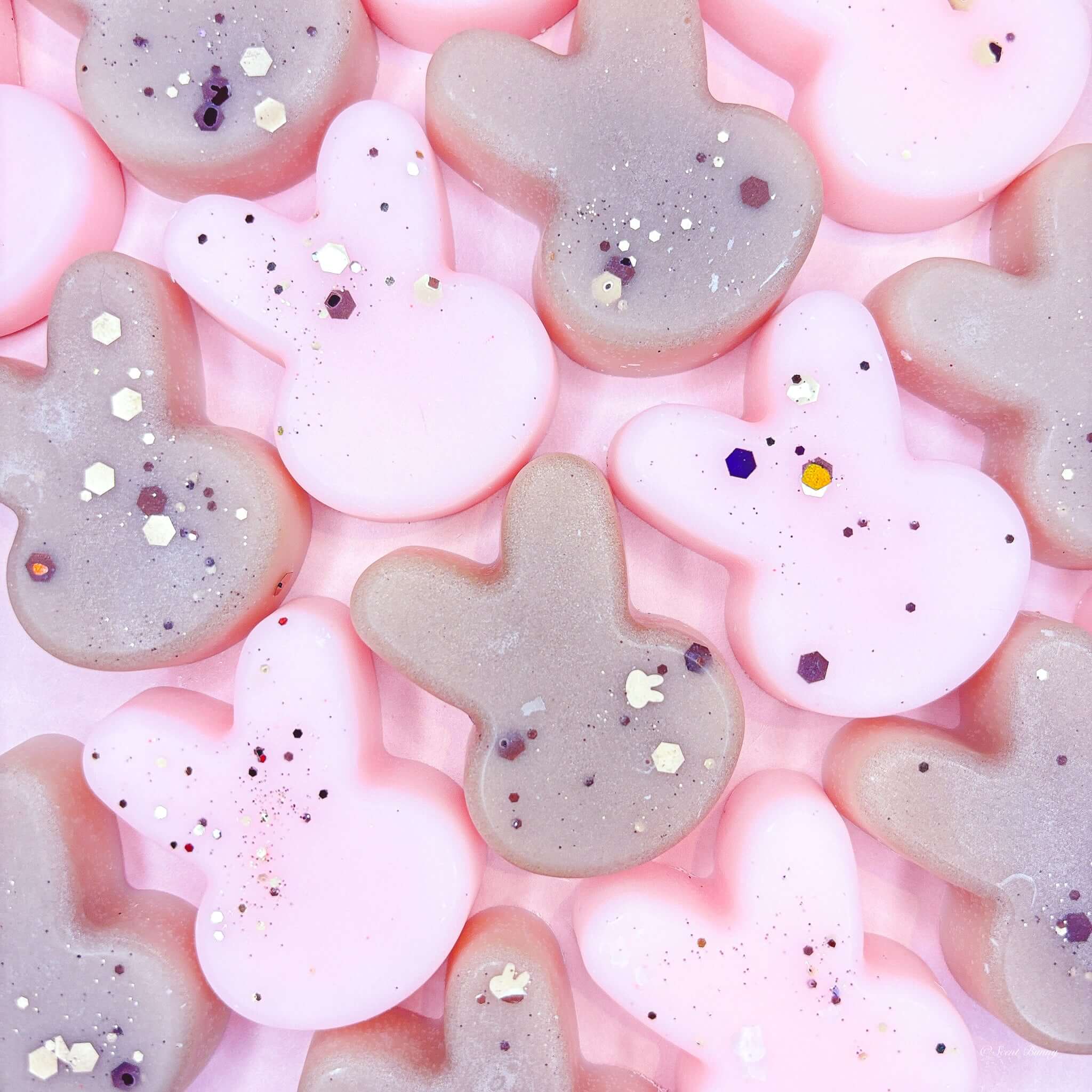 Glowing Bunny wax melts with sparkling winter citrus and cozy woods