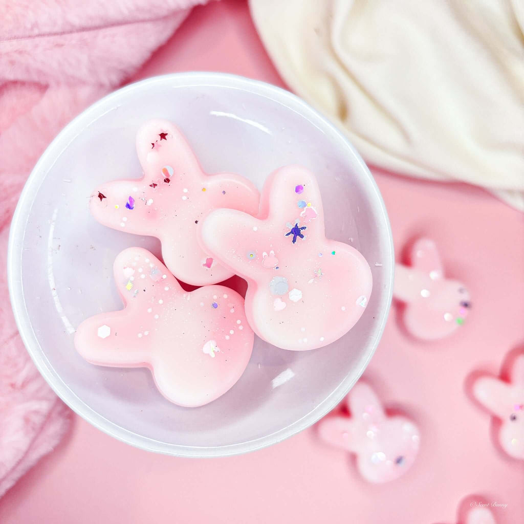 Bunny Blanket cozy wax melts with floral and almond fragrance