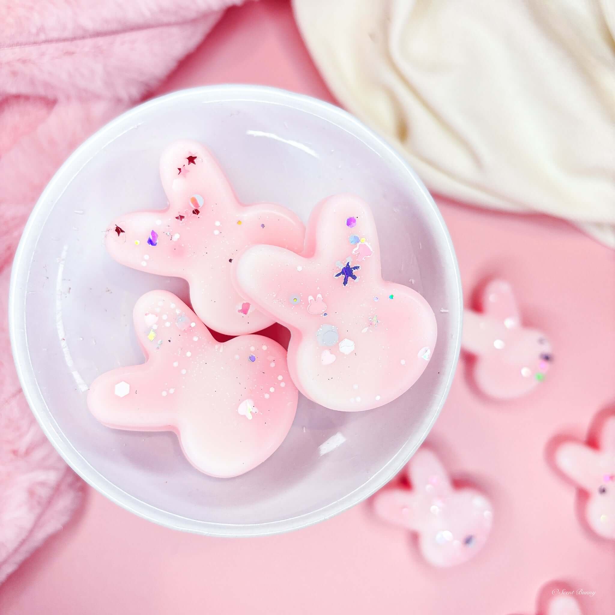 Bunny Blanket cozy wax melts with floral and almond fragrance
