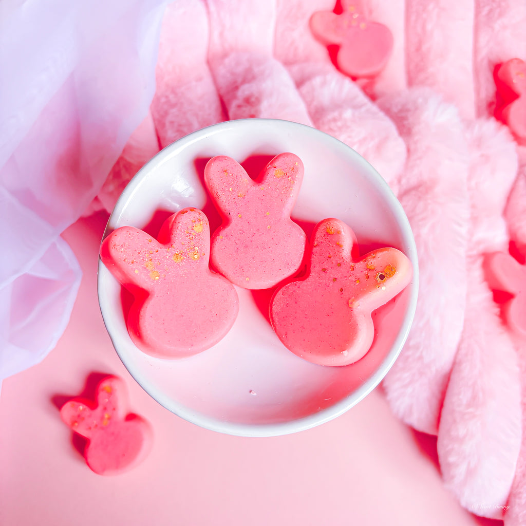 Rose Bunny wax melts Belfast

Velvet rose and oud inspired bunny wax melts

Rich floral oud wax melts Northern Ireland

Luxury rose and amber home fragrance melts

Smoky floral wax melts Belfast