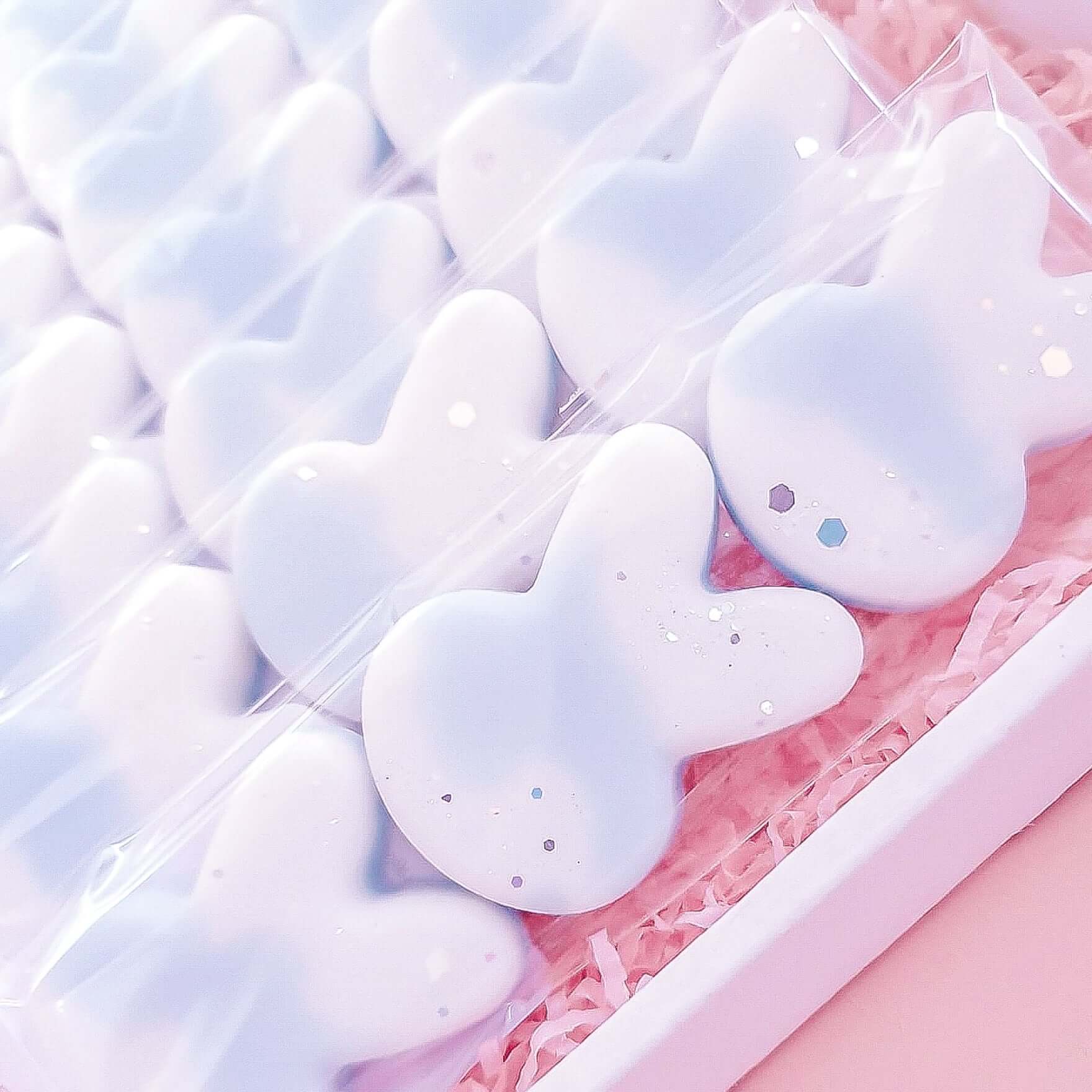 Satin Bunny wax melts inspired by Blue Satin Sashes

Floral and woody home fragrance wax melts

Elegant bunny-themed wax melts for daily use

Sophisticated citrus, patchouli, and rose wax melts