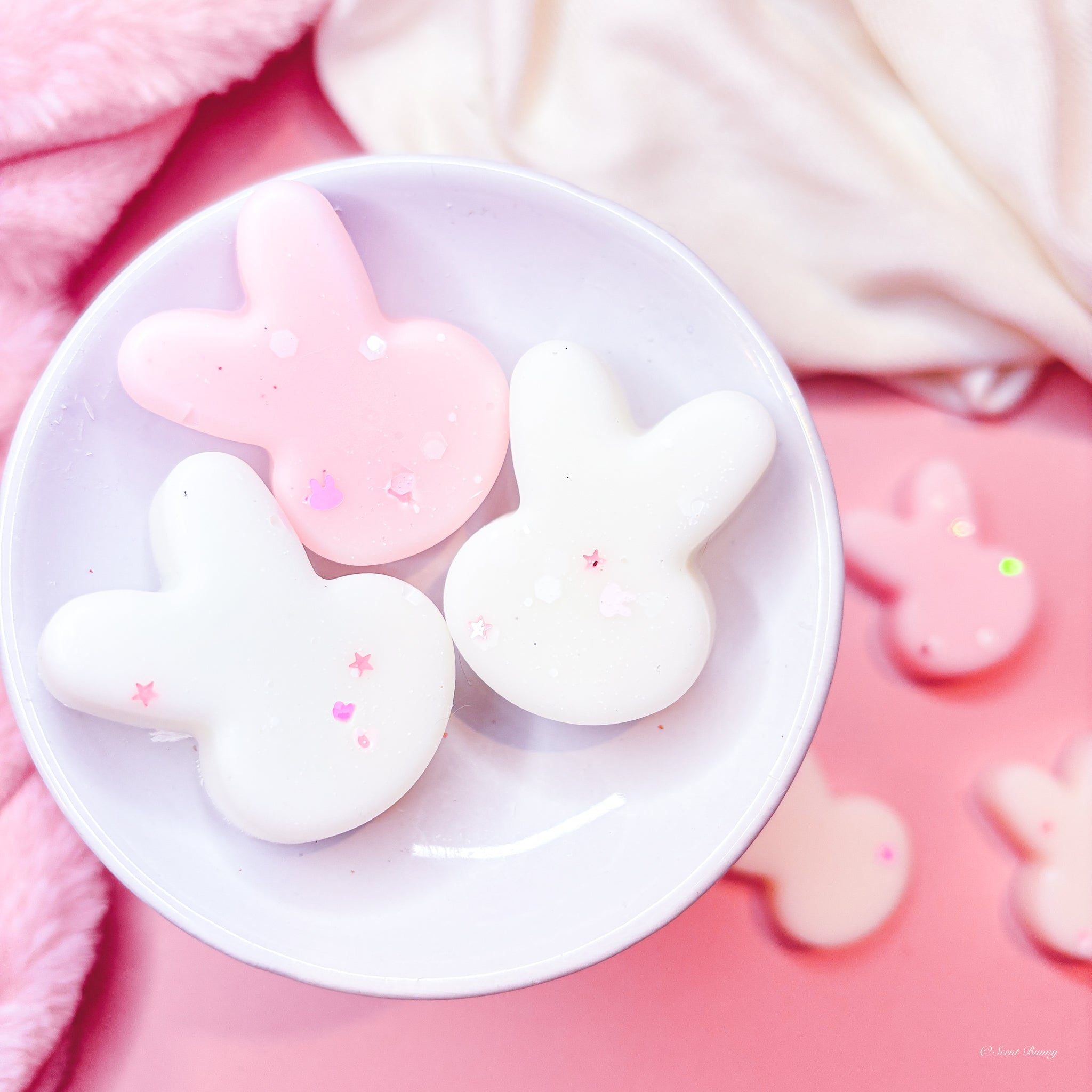 Laundry Bunny clean linen wax melts

Fresh and cozy laundry scent wax melts

Floral citrus vanilla bunny wax melts

Comforting home fragrance melts for laundry lovers

scent bunny Belfast wax melts