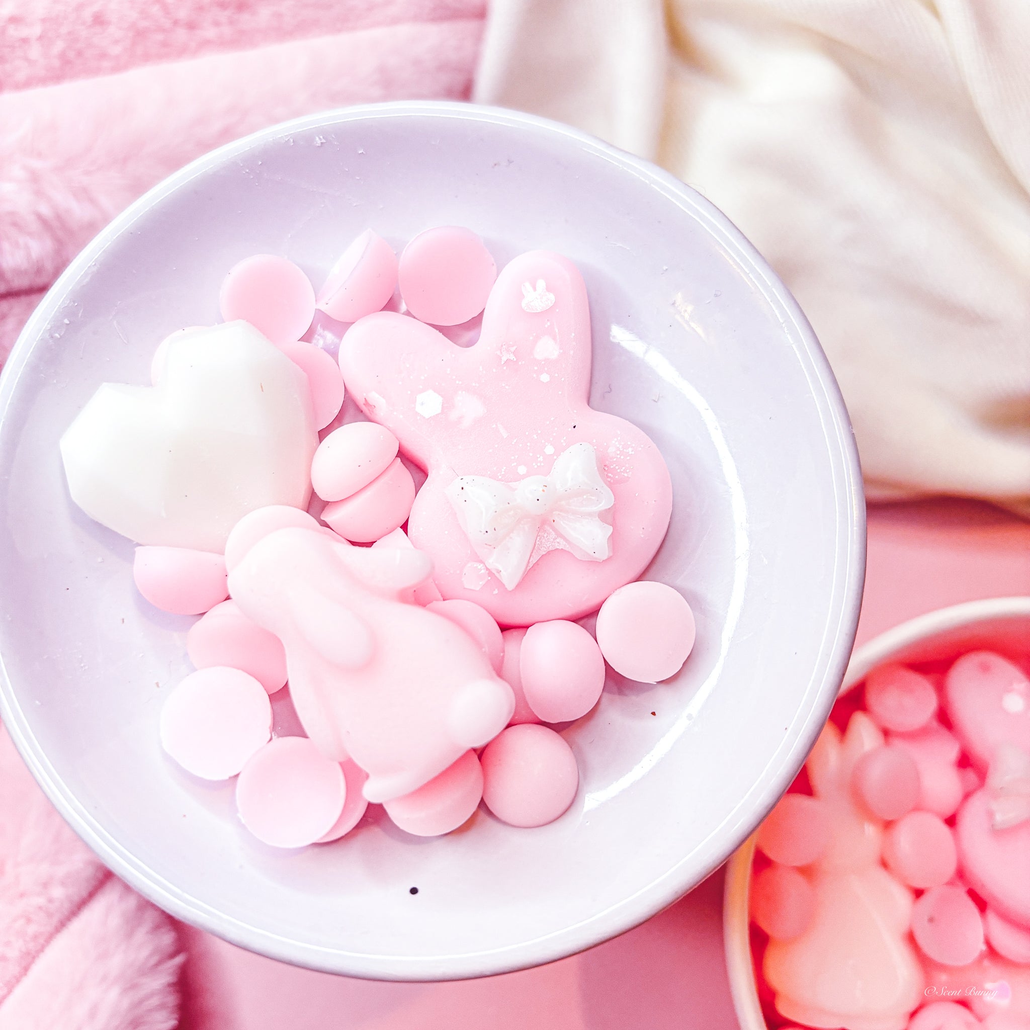 Laundry Bunny clean linen wax melts

Fresh and cozy laundry scent wax melts

Floral citrus vanilla bunny wax melts

Comforting home fragrance melts for laundry lovers

scent bunny Belfast wax melts