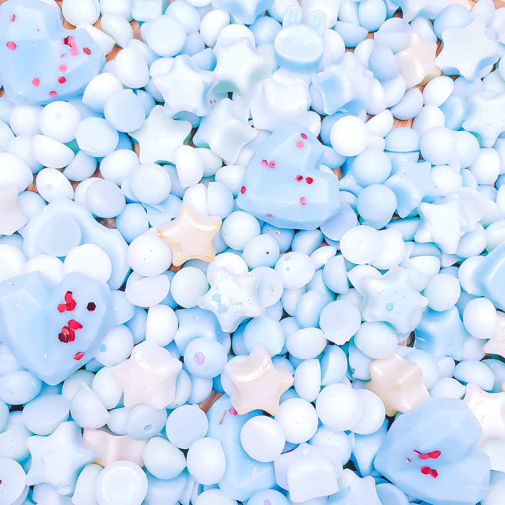 Ariels Bunny wax melts feature invigorating sea marine notes, aquatic undertones, and subtle fresh musks for a bright, calming seaside ambiance.