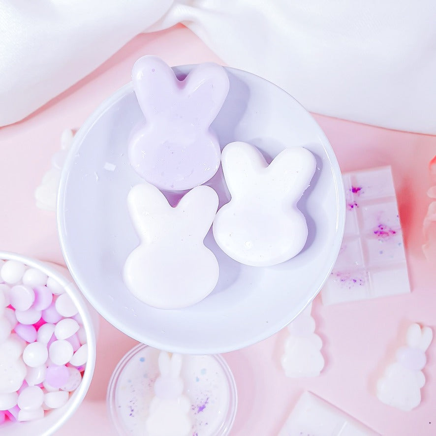 Bunny Patch fragrance – Handmade floral woody home scent UK – Rose and sandalwood wax melts