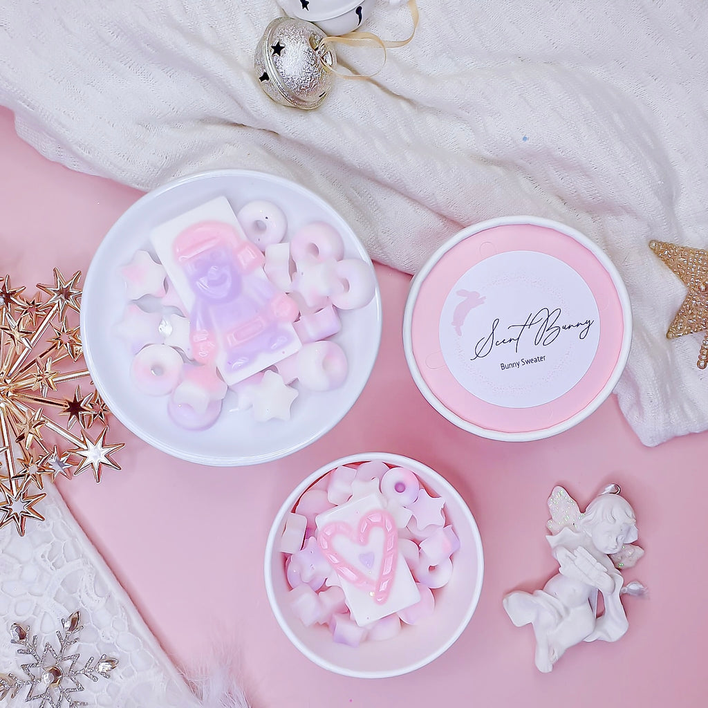 Cozy and elegant Hinched Bunny wax melts from Belfast, featuring winter floral and musk notes, handmade warming floral wax melts by Scent Bunny, creating a serene and inviting home fragrance with winter-inspired scents for living spaces.