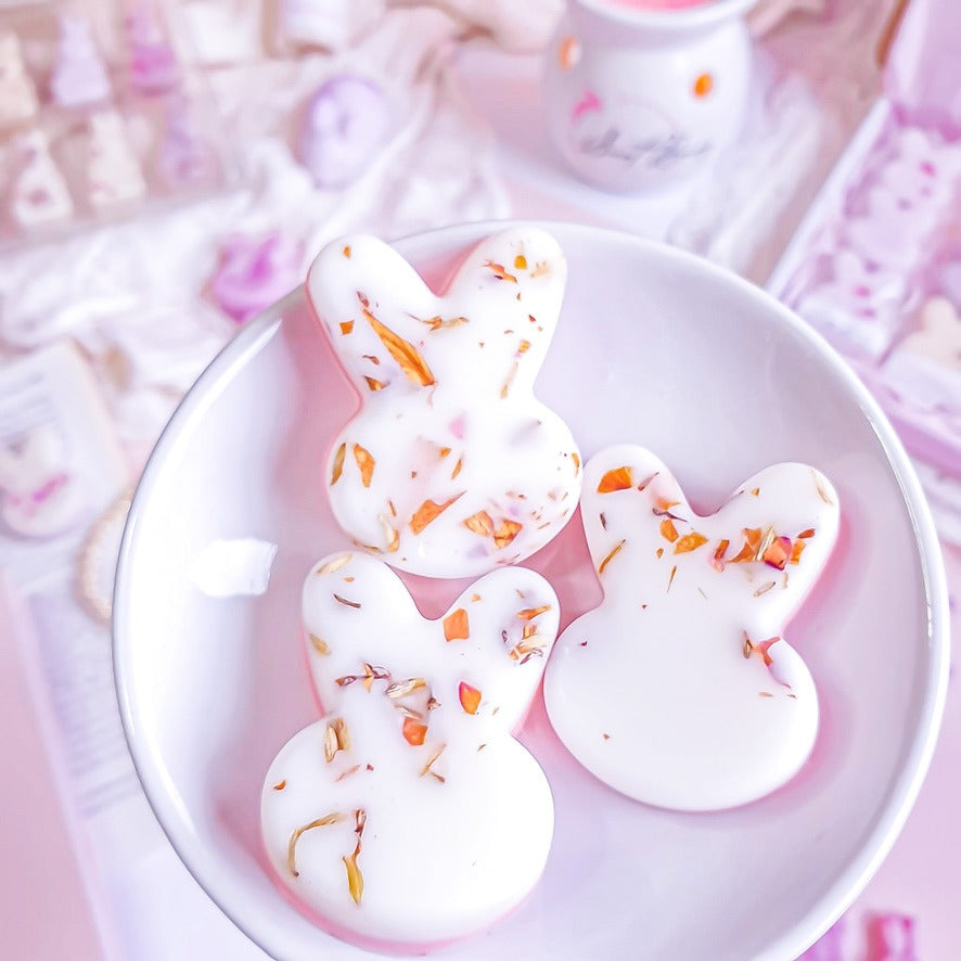 Bunny Blooms fragrance – Handmade calming home scent UK – Citrus and rose wax melts for peaceful spaces