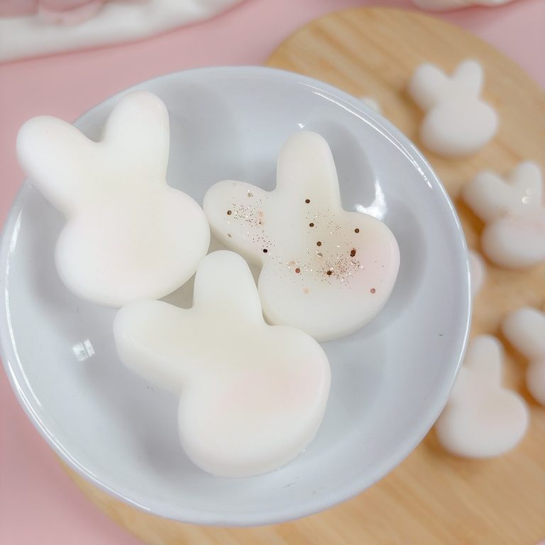 French Bunny wax melts UK – Buy wax melts online – Soapy neroli and rose fragrance for fresh homes